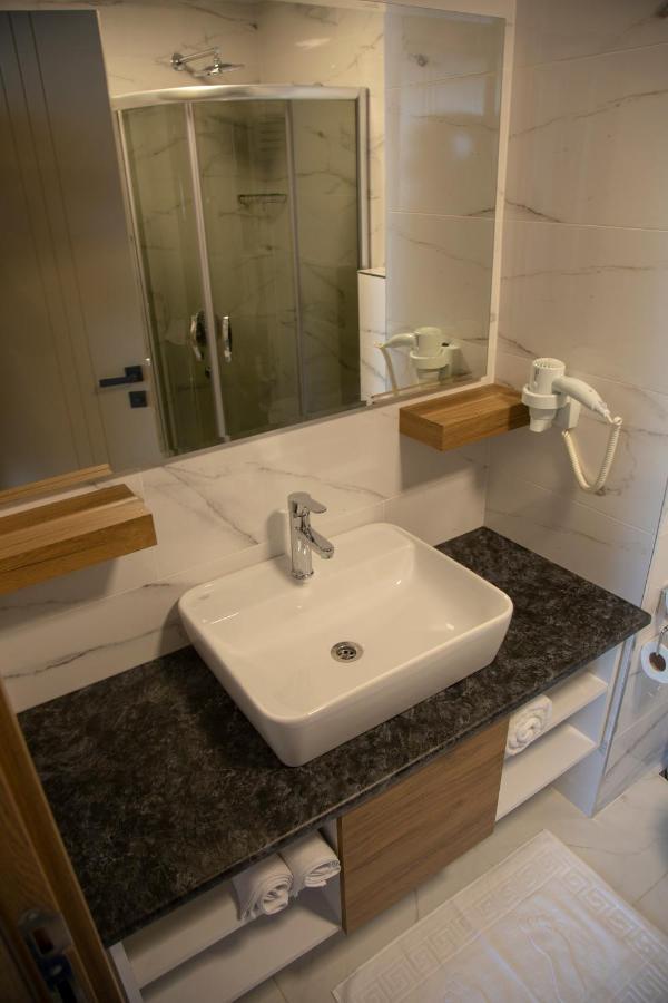 Golden World Suite Hotel อันตัลยา ภายนอก รูปภาพ